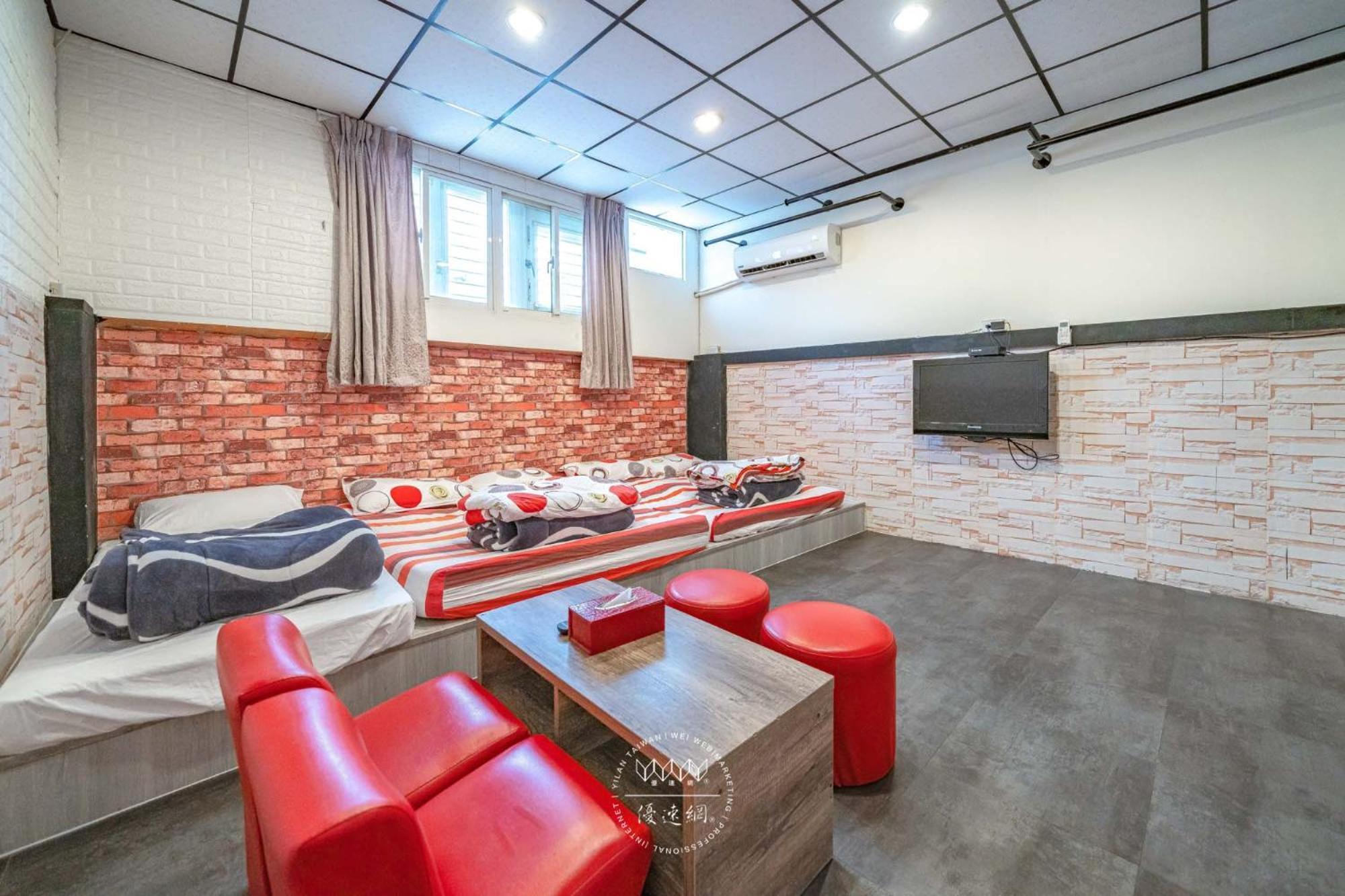 羅東夜市 工業loft旅宿 Loft House Лодун Экстерьер фото
