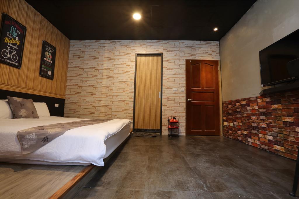 羅東夜市 工業loft旅宿 Loft House Лодун Экстерьер фото
